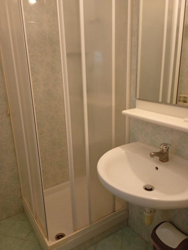 Bathroom 5, Hotel Europa, Imperia