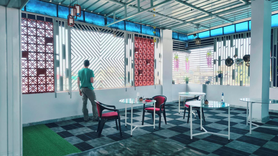 Dining 2, Heights Inn CT, Bharatpur