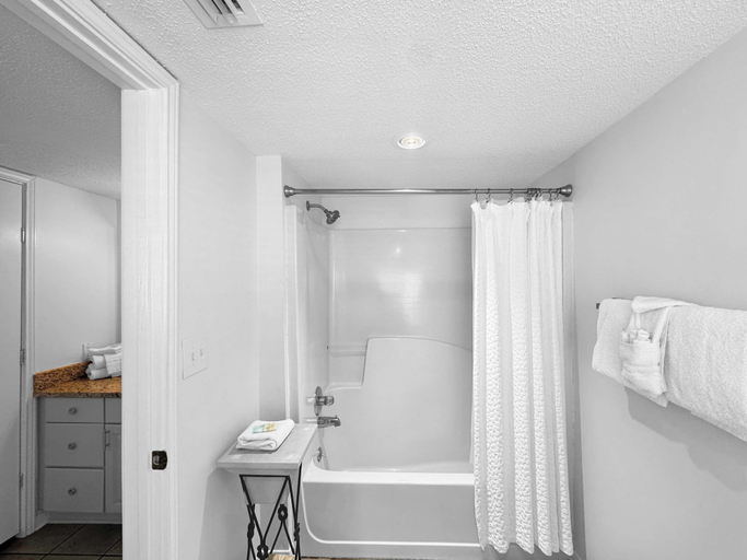 Bathroom 2, Ocean House 2701 Beachfront, Baldwin