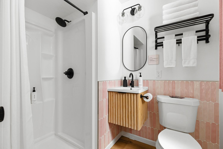Bathroom 4, Sun & Sand Resort, Huron