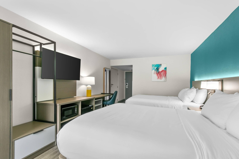 Bedroom 3, Comfort Inn & Suites, Hall