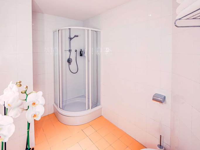 Bathroom 5, ibis Firenze Nord Aeroporto, Florence