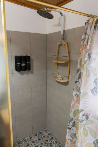 Bathroom 3, Reillys Wines Heritage Cottages, Clare and Gilbert Valleys