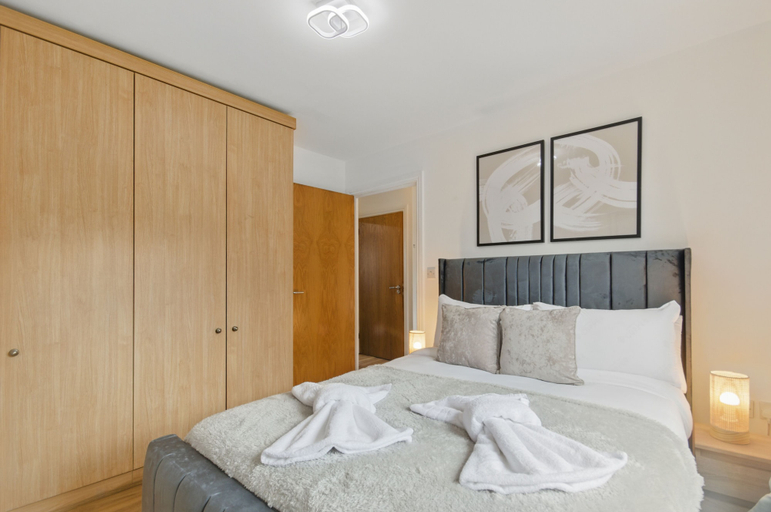 Room 4, Two Bed Serviced Apartment, London
