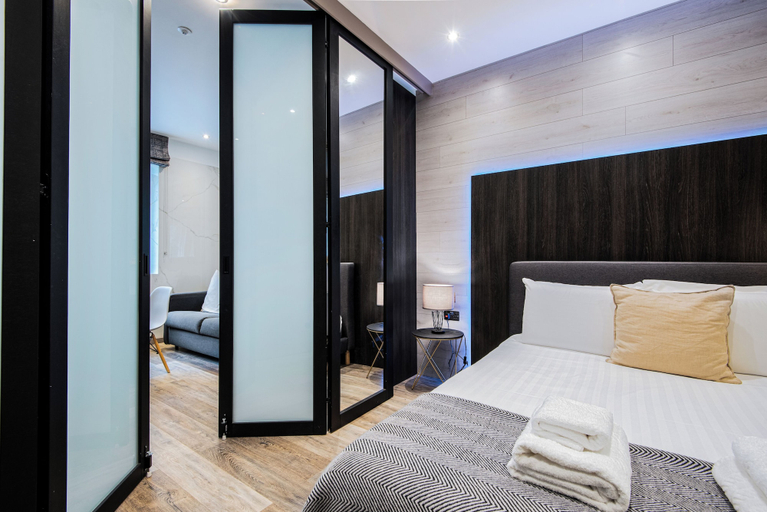 Room 3, SomersetHouseSuites by Aureva Residences, London