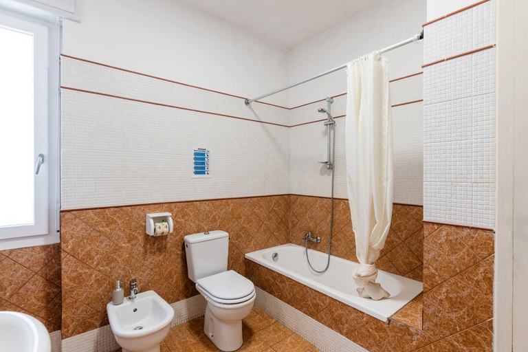 Bathroom 3, Blue Terrace Guest House, Sassari