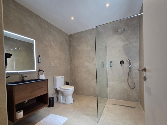 Bathroom 2, Casa Lina Suites