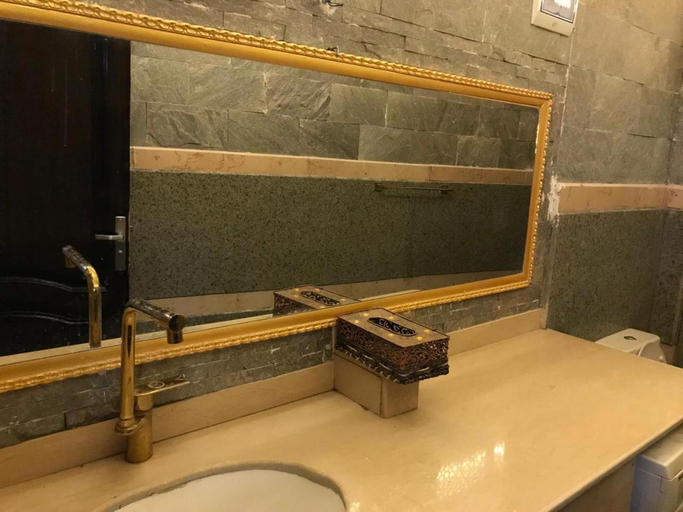 Bathroom 5, Hoppa Gust House, Luxor