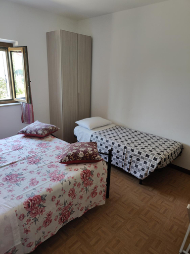 Bedroom 2, Marco - camere con bagno privato vicino al centro, Perugia