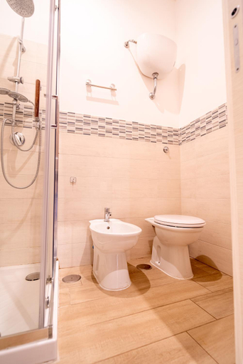 Bathroom 3, NP Spaccanapoli, Napoli