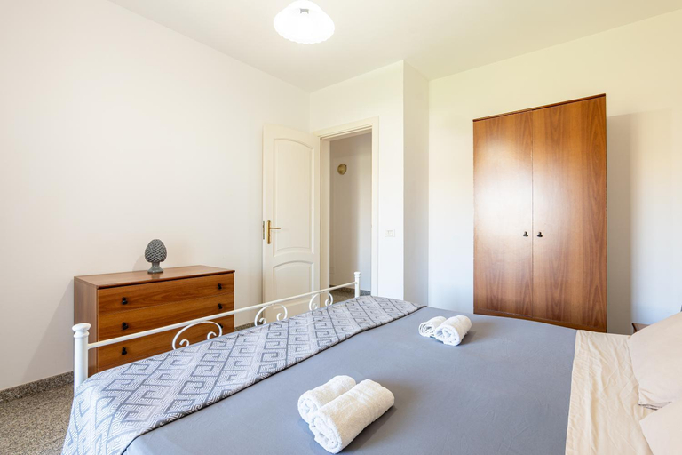 Bedroom 2, Lupino House, Lecce