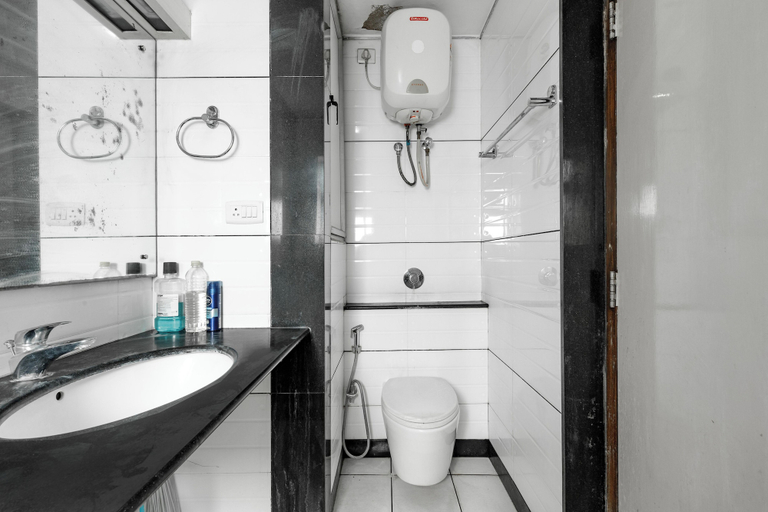 Bathroom 2, Lakeside Living by Red Olive Nr Airport 3bhk, Bangalore
