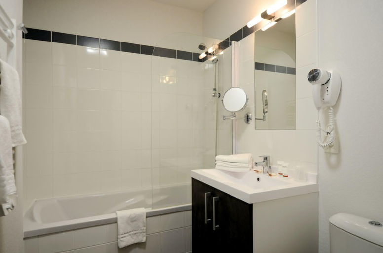 Bathroom 3, Residence Odalys Terra Gaia, Hérault