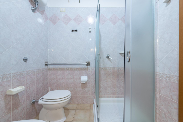 Bathroom 3, Casa Vacanze dei Pini, Cagliari