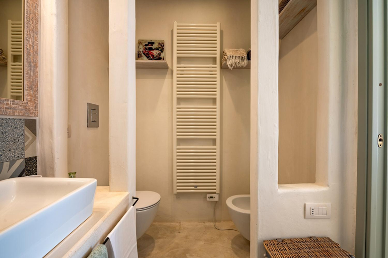 Bathroom 4, Trullo Nostress with pool, Brindisi