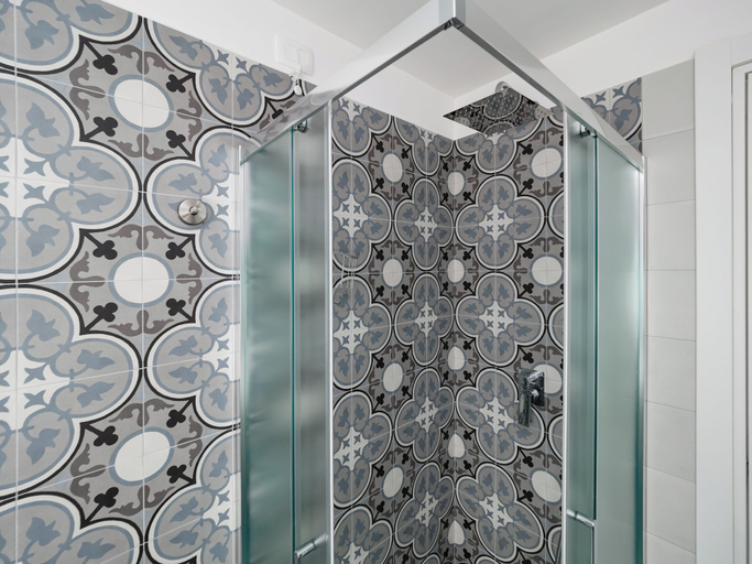 Bathroom shower 3, De Vivo Realty - Tre Colori Guesthouse, Napoli