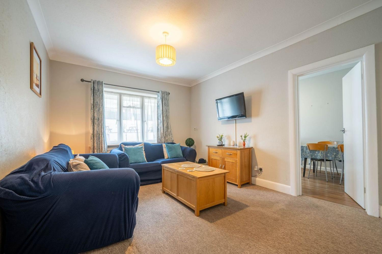 Others 5, Lelola Lodge, Poole