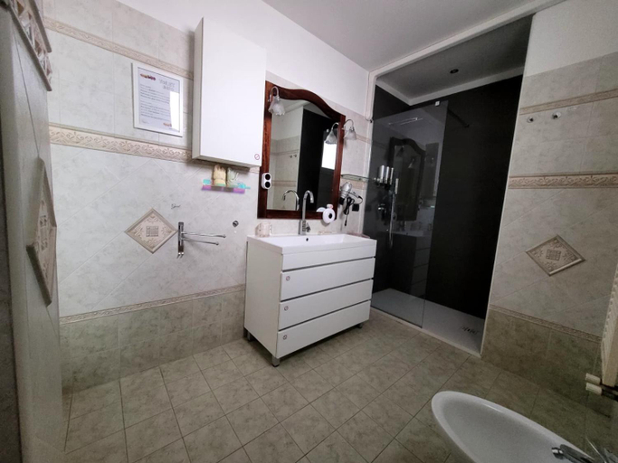 Bathroom, Kalimera, Bari