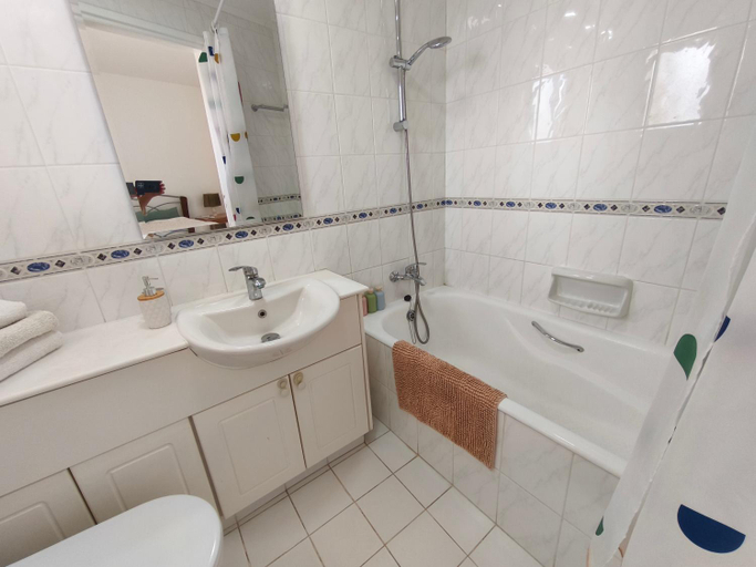 Bathroom 3, Eden gardens