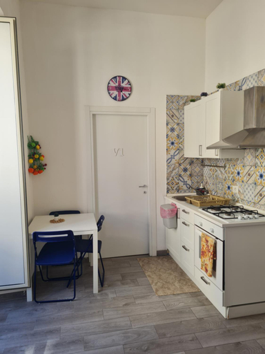 Others 4, Santa House, Napoli