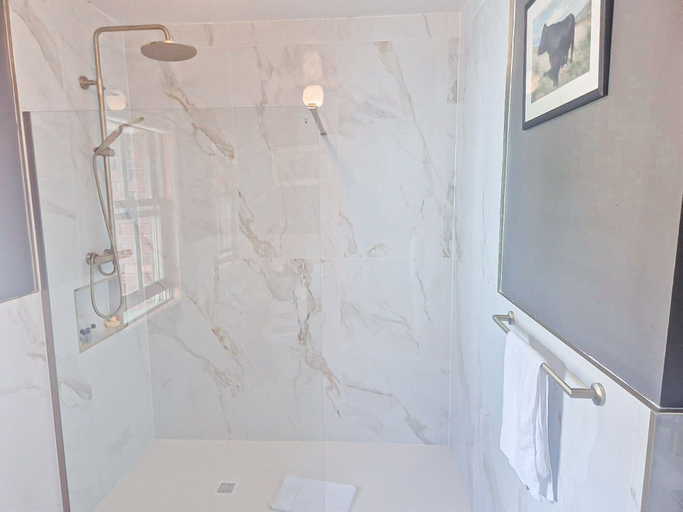 Bathroom 4, Dingle Town Holiday Home