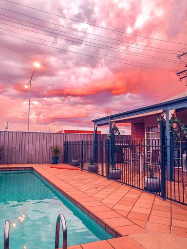 Sport & Beauty, Burke and Wills Mt Isa Motel, Mount Isa