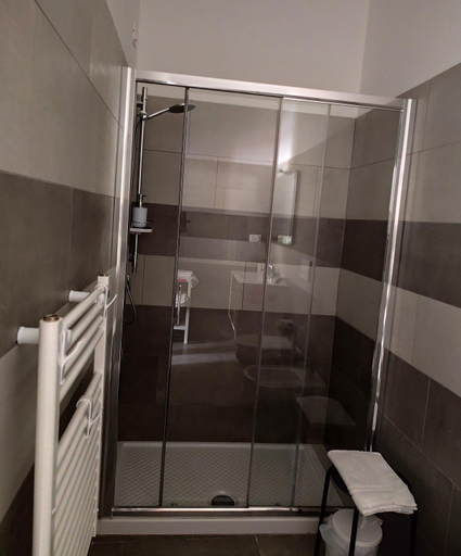 Bathroom 3, ALLA RIPA di RIO, La Spezia