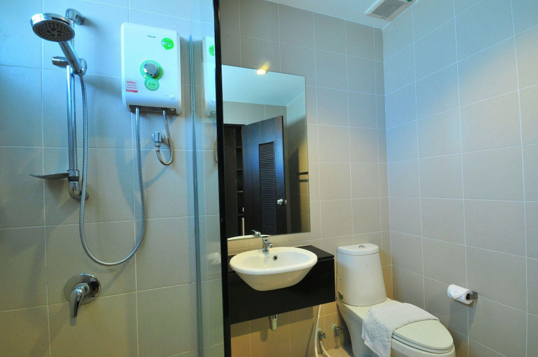 Bathroom 4, BS Premier Airport Hotel, Lat Krabang
