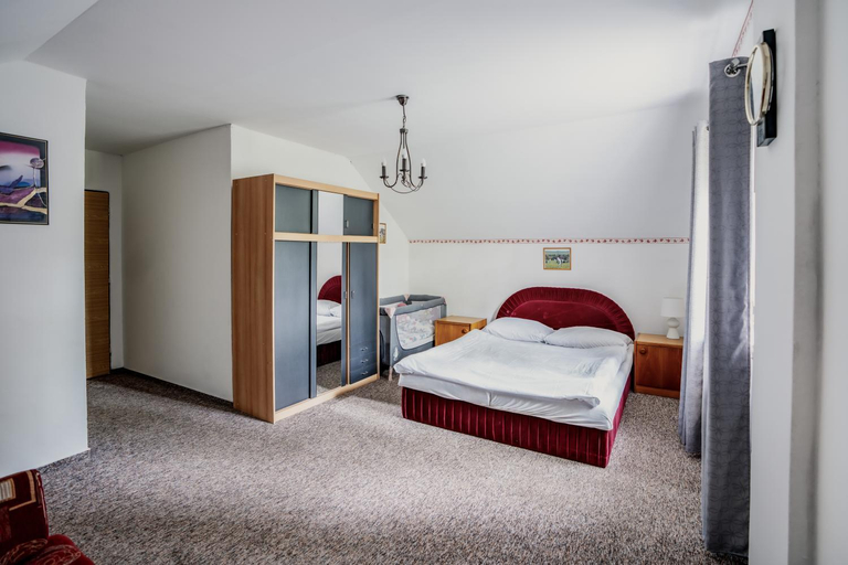 Bedroom 2, Staj Newport, Frýdek-Místek