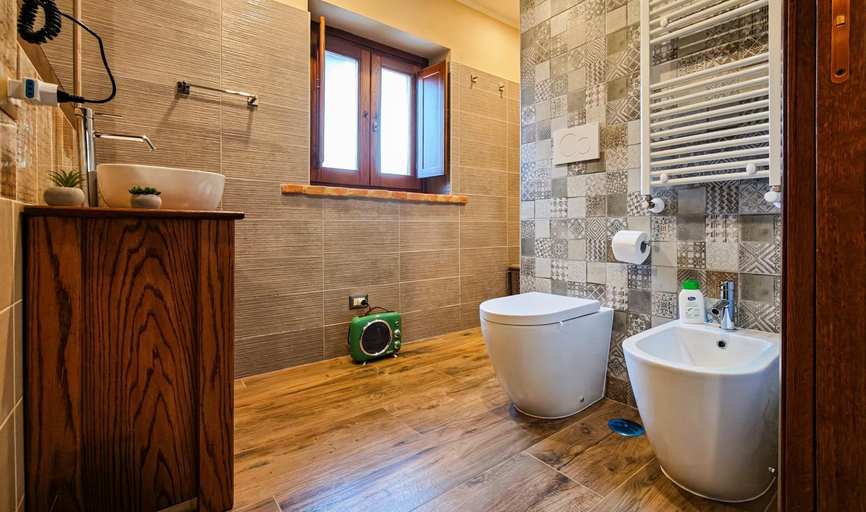 Bathroom 3, Casale Tre Moschetti, Latina