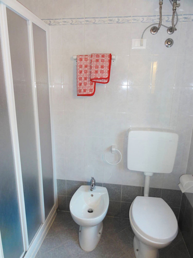 Bathroom 2, Bibione Flat With Terrace Near the sea, Venezia