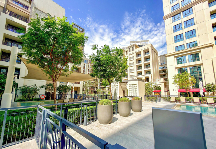 Property grounds, Beachside 3BR Swimmable Creek Lagoon, Dubai