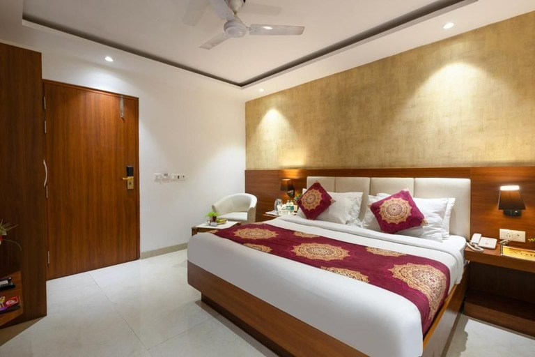 Room 5, The Arch Premium - Delhi IGI Airport, Delhi