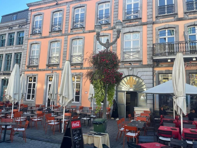 Outdoor dining, MONS GRAND PLACE, Hainaut