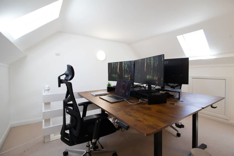 Room 3, Perfect Booking Modern Home By High Street, Medway