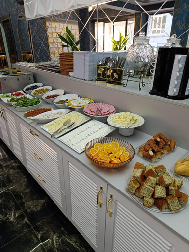 Food & Drinks