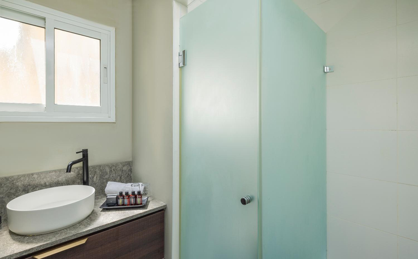 Bathroom 5, Dizengoff Avenue Boutique Hotel