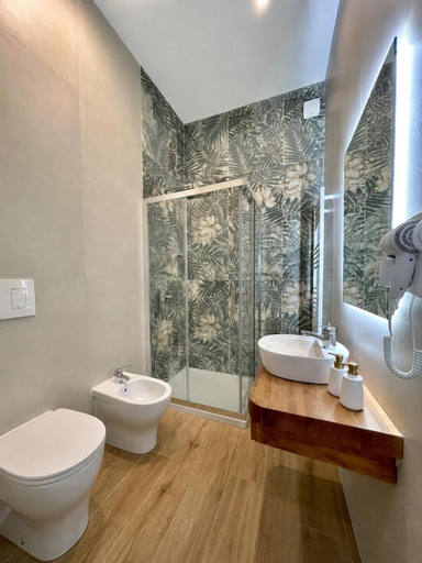 Bathroom 2, NAPOLATION B&B - Centro Storico, Napoli