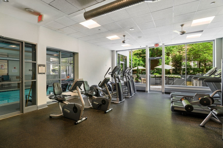 Gym 5, Arlington Gem Stylish Apt with Pool, Arlington