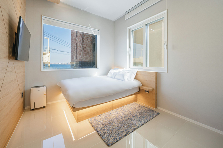 Room 4, Cony Ocean Suite Hotel, Jeju