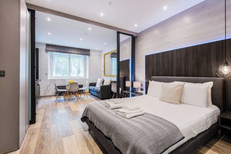 Room 4, SomersetHouseSuites by Aureva Residences, London