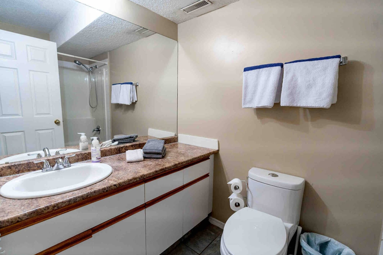 Bathroom 3, Mountain View Walk to all in Canmore Canada, Division No. 15