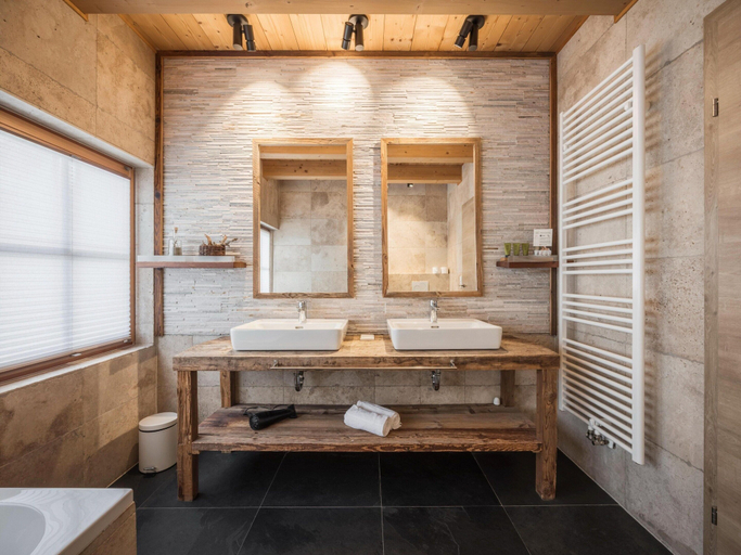 Bathroom 2, Stylish Chalet IM Weidach, Innsbruck Land