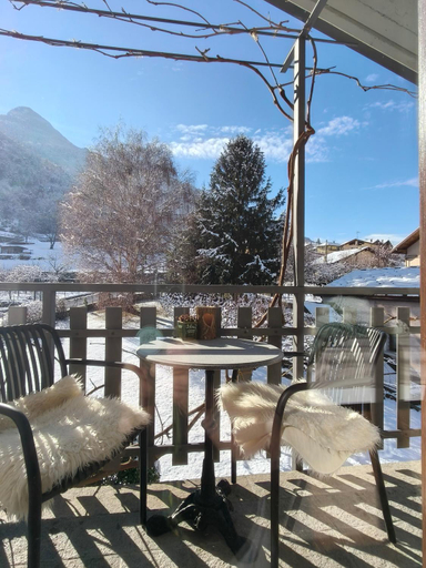 Others 3, Lo nou b&b, Aosta