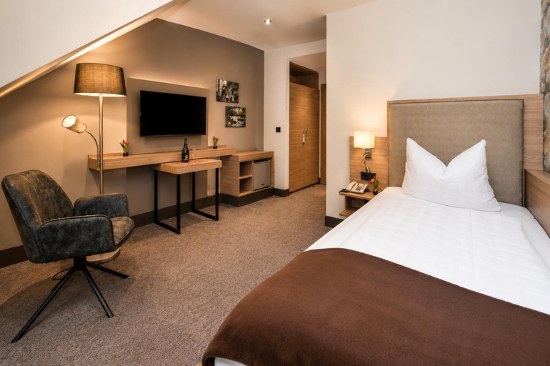 Bedroom 2, Kurhotel Gruttner mit eigenem Sole Thermal Schwimmbad 32 Grad und Saunalandschaft, Soest