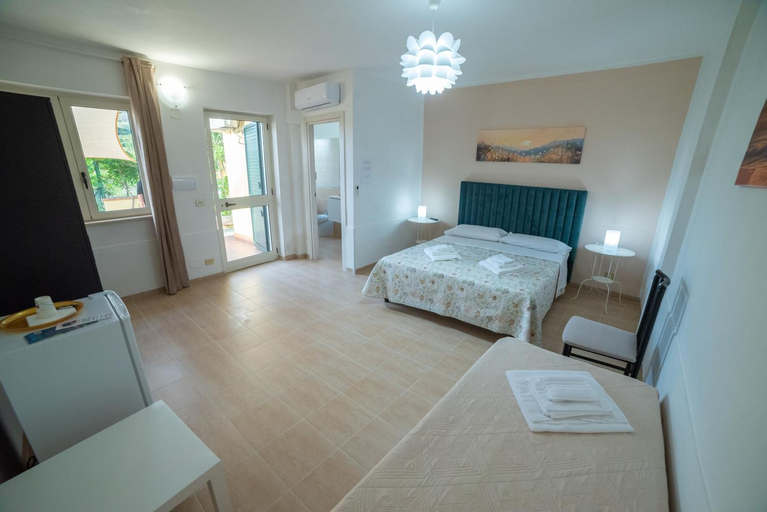 Bedroom 2, B&B "L'Eco del Mare", Salerno
