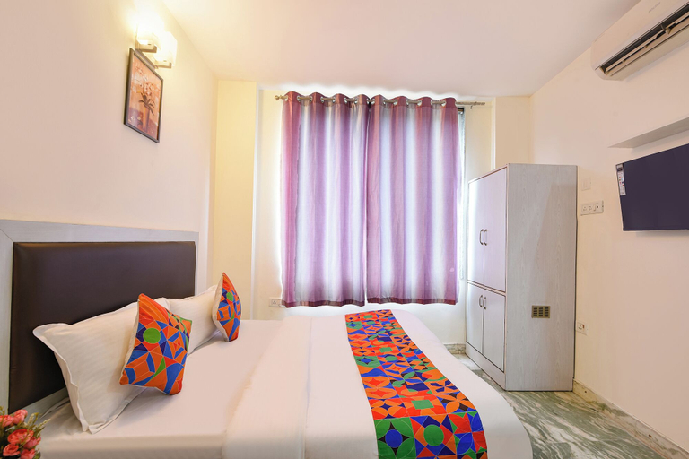 Room 2, FabHotel Karol Bagh Residency - Nr. Karol Bagh Market, Delhi