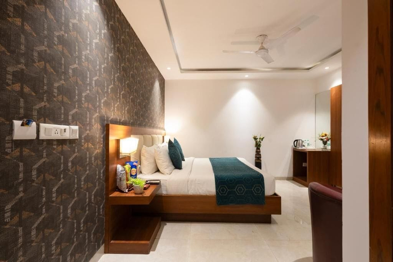 Room 4, The Arch Premium - Delhi IGI Airport, Delhi