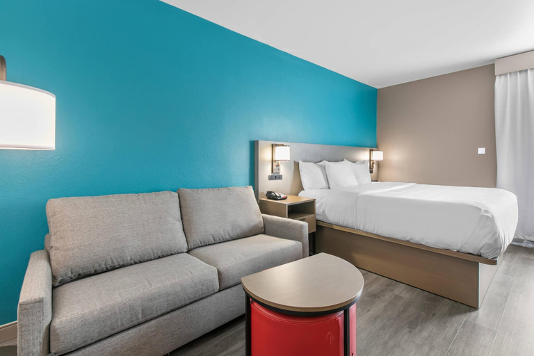 Bedroom 3, Comfort Inn & Suites, Hall