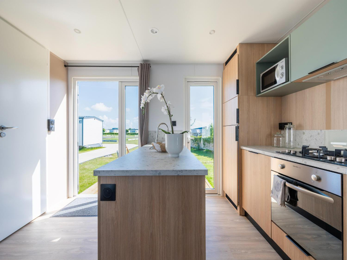 Kitchen 5, Caravan Bredene by the sea, West-Vlaanderen